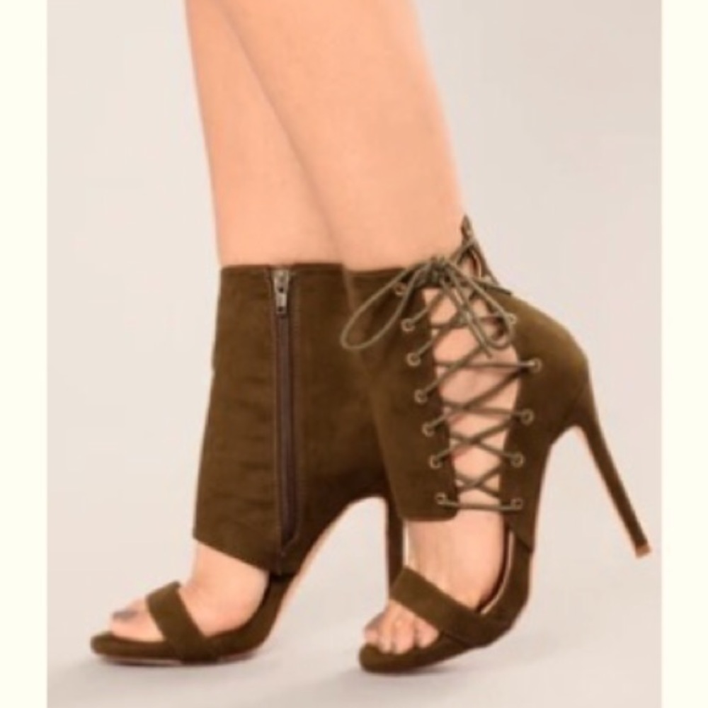 Elegant Brown Lace-Up Heeled Sandals